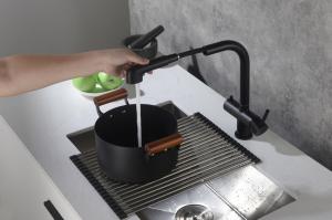 Смеситель для кухни с подключением фильтра и выдвижной лейкой Saona стандартный аэратор черный